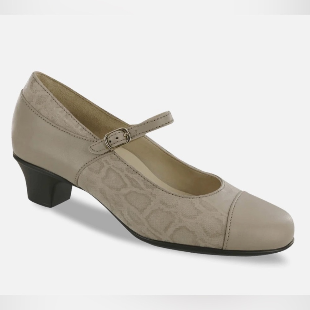 SAS Isabel leather pumps. NIB